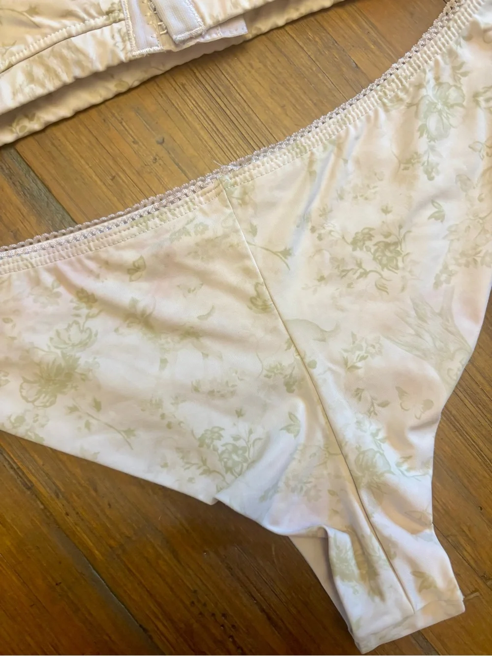 Frankie’s bikinis x Gigi HADID Fawn toile bikini set